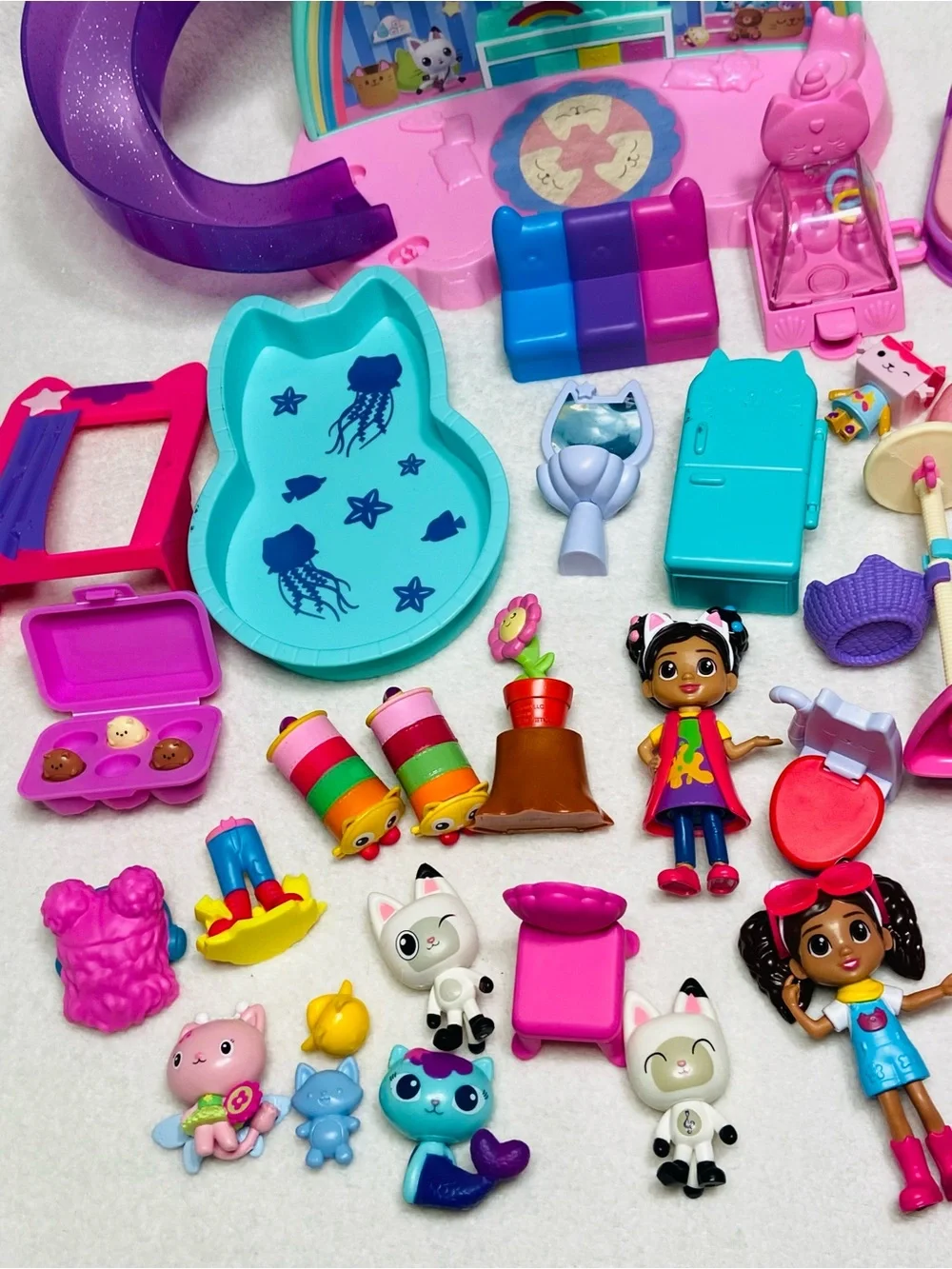 GabbyS Dollhouse this lot